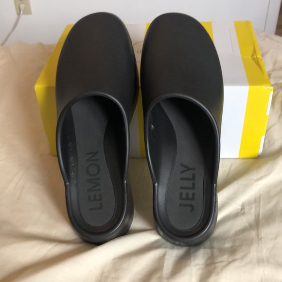 Lemon Jelly Magnolia Mules 🍋 - Picture 8 of 12